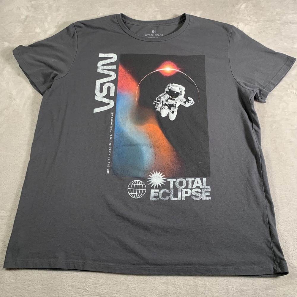Hyper Space NASA Shirt Mens 2XL‎ Gray Total Eclipse Astronaut Graphic Space Tee